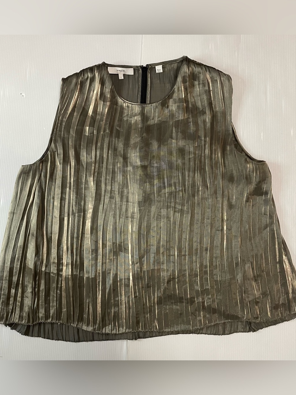 VINCE Moonstone Iridescent Pleated Shell Olive Green Size Small